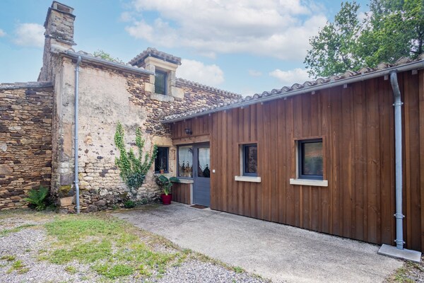 Foto van Vakantiehuis in Mazeyrolles met tuin - Vakantiehuis in Mazeyrolles - GardenSummer