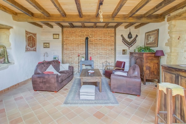 Foto van Vakantiehuis in Mazeyrolles met tuin - Vakantiehuis in Mazeyrolles - LivingRoom