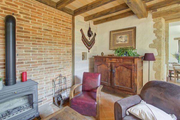 Foto van Vakantiehuis in Mazeyrolles met tuin - Vakantiehuis in Mazeyrolles - LivingRoom