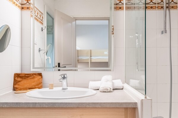 Foto van Retreat met verwarmd zwembad - Vakantiehuis in Mandelieu - BathRoom