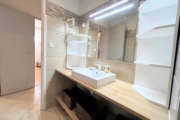 Foto van Cabine-appartement met 2 kamers - 4 slaapplaatsen - Gréoux-Les-Bains - Untagged