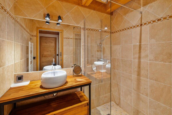 Foto van Marmottant Residence voor negen personen - Vakantiehuis in LE MONETIER LES BAINS - ExteriorSummer