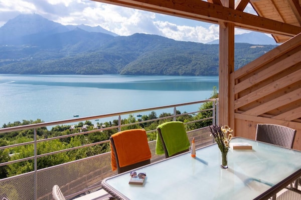 Foto van Gezellig groepsverblijf met open haard - Vakantiehuis in Chorges - TerraceBalcony