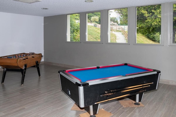 Foto van Gezellig groepsverblijf met open haard - Vakantiehuis in Chorges - RecreationRoom