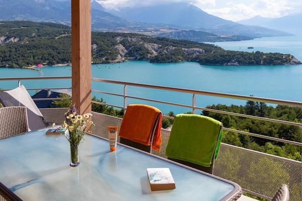 Foto van Verblijf aan het meer van Chorges met open haard - Vakantiehuis in Chorges - TerraceBalcony