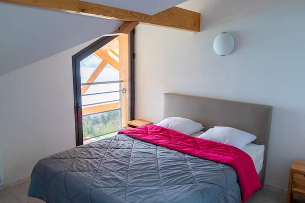 Foto van Verblijf aan het meer van Chorges met open haard - Vakantiehuis in Chorges - BedRoom
