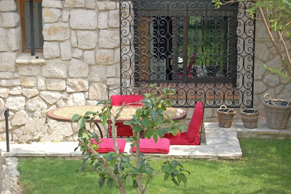 Foto van La Turbie Appartement, La Turbie - Vakantiehuis in La Turbie - TerraceBalcony