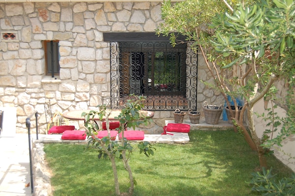 Foto van La Turbie Appartement, La Turbie - Vakantiehuis in La Turbie - TerraceBalcony
