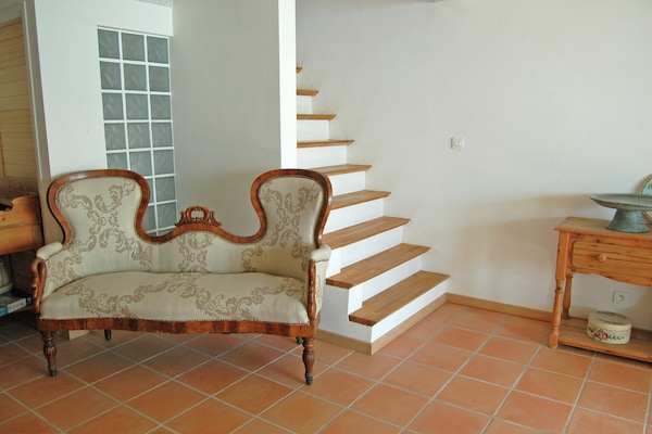 Foto van La Turbie Appartement, La Turbie - Vakantiehuis in La Turbie - LivingRoom