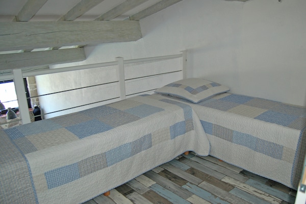 Foto van La Turbie Appartement, La Turbie - Vakantiehuis in La Turbie - BedRoom