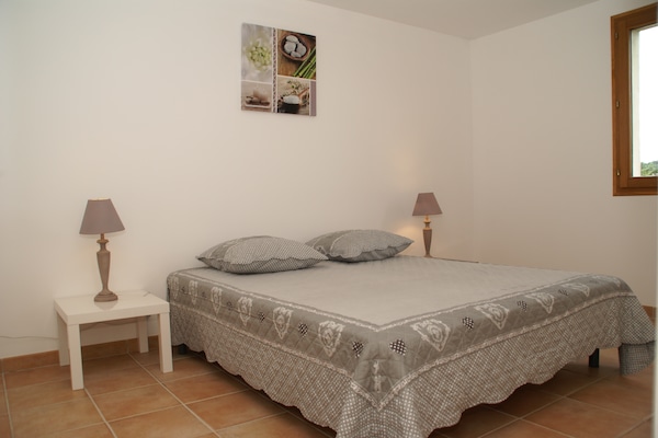 Foto van Villa met uitzicht op het centrum van Les Vans - Vakantiehuis in Les Vans - BedRoom