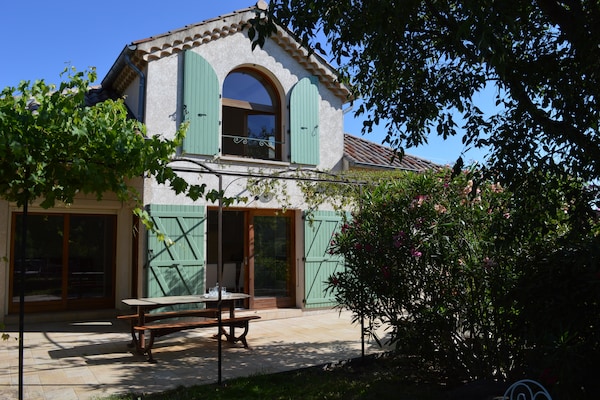 Foto van Villa met uitzicht op het centrum van Les Vans - Vakantiehuis in Les Vans - ExteriorSummer