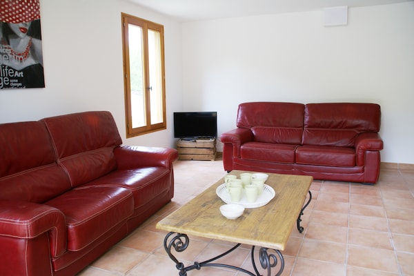 Foto van Villa met uitzicht op het centrum van Les Vans - Vakantiehuis in Les Vans - LivingRoom