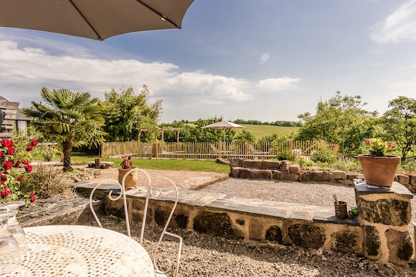Foto van Modern vakantiehuis met zwembad - Vakantiehuis in Saint Bonnet la Riviére - ViewSummer