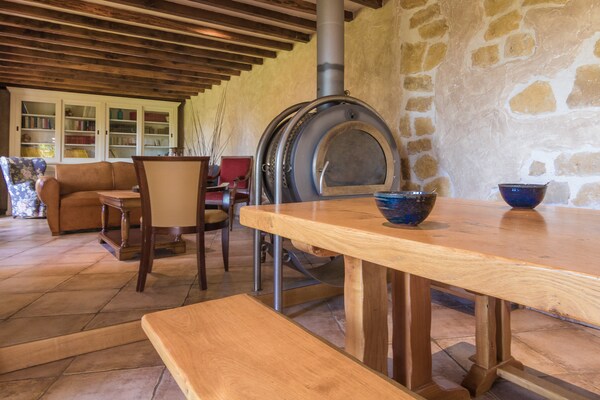 Foto van Modern vakantiehuis met zwembad - Vakantiehuis in Saint Bonnet la Riviére - LivingRoom