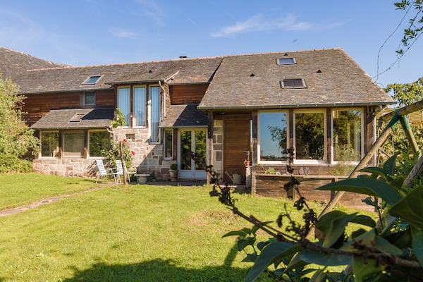 Foto van Modern vakantiehuis met zwembad - Vakantiehuis in Saint Bonnet la Riviére - ExteriorSummer