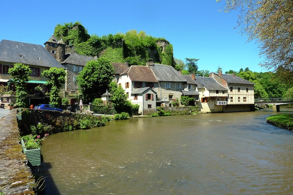 Foto van Modern vakantiehuis met zwembad - Vakantiehuis in Saint Bonnet la Riviére - AreaSummer20KM