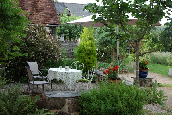 Foto van Modern vakantiehuis met zwembad - Vakantiehuis in Saint Bonnet la Riviére - ViewSummer