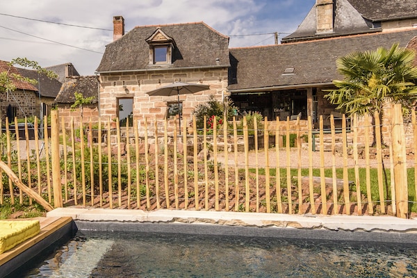 Foto van Modern vakantiehuis met zwembad - Vakantiehuis in Saint Bonnet la Riviére - ExteriorSummer