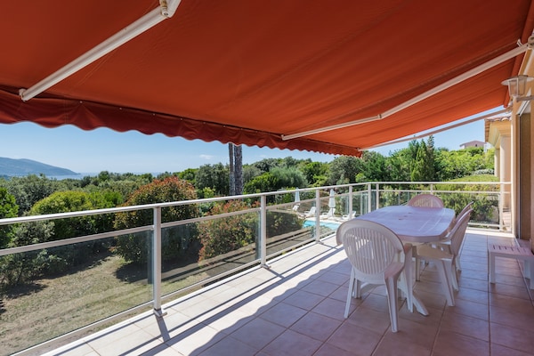 Foto van Ruime villa met zwembad - Vakantiehuis in St Andrea D'orcino - TerraceBalcony