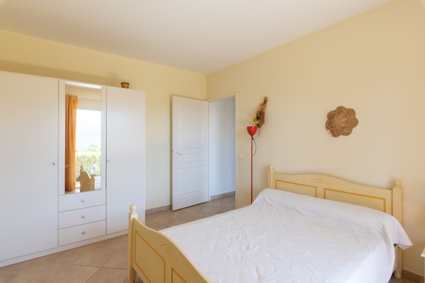 Foto van Ruime villa met zwembad - Vakantiehuis in St Andrea D'orcino - BedRoom