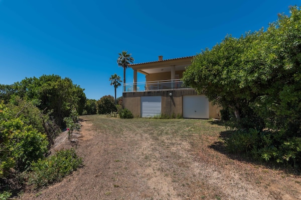 Foto van Ruime villa met zwembad - Vakantiehuis in St Andrea D'orcino - HallReception