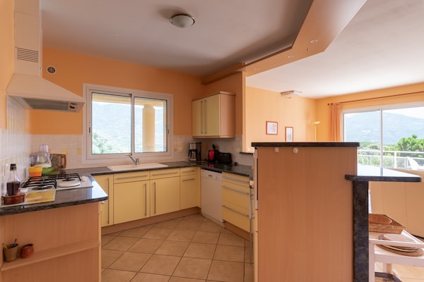 Foto van Ruime villa met zwembad - Vakantiehuis in St Andrea D'orcino - Kitchen