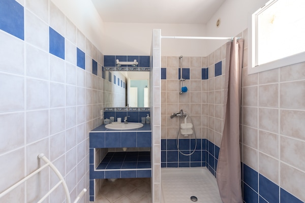 Foto van Ruime villa met zwembad - Vakantiehuis in St Andrea D'orcino - BathRoom