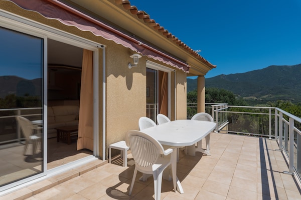 Foto van Ruime villa met zwembad - Vakantiehuis in St Andrea D'orcino - TerraceBalcony