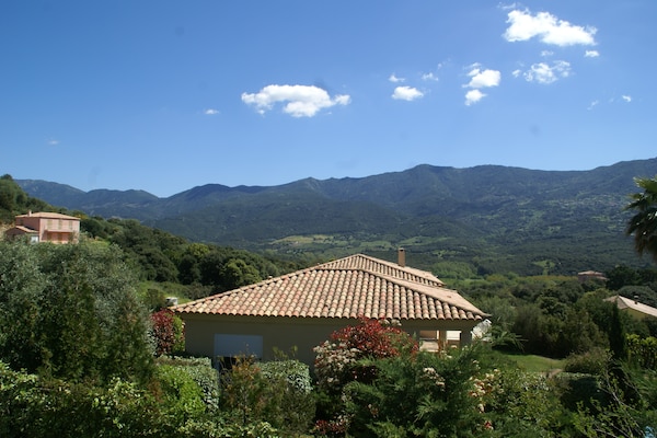 Foto van Ruime villa met zwembad - Vakantiehuis in St Andrea D'orcino - ViewSummer