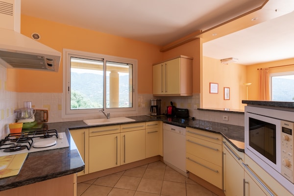 Foto van Ruime villa met zwembad - Vakantiehuis in St Andrea D'orcino - Kitchen