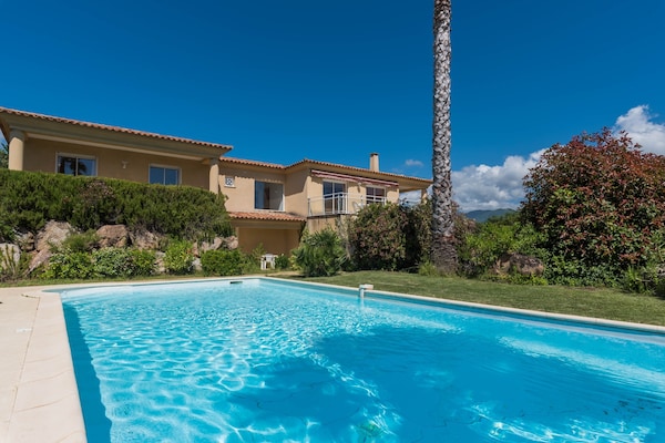 Foto van Ruime villa met zwembad - Vakantiehuis in St Andrea D'orcino - PoolOfHouse
