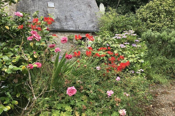 Foto van Bretons stenen huis vlakbij de zee - Vakantiehuis in Plounérin - Untagged