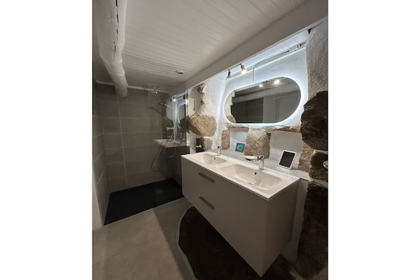 Foto van Bretons stenen huis vlakbij de zee - Vakantiehuis in Plounérin - Untagged