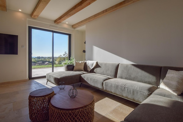 Foto van Charme en comfort in de Dordogne - Vakantiehuis in St. Medard D'excideuil - LivingRoom