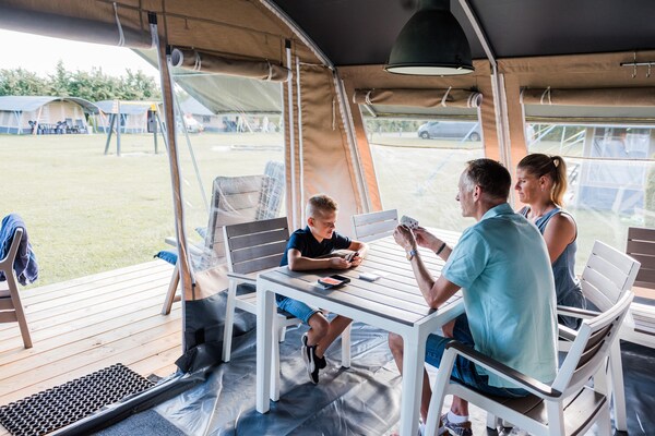 Foto van Tentlodge in Dordogne met uitzicht - Vakantiehuis in Coux et Bigaroque - Mouzens - DiningRoom
