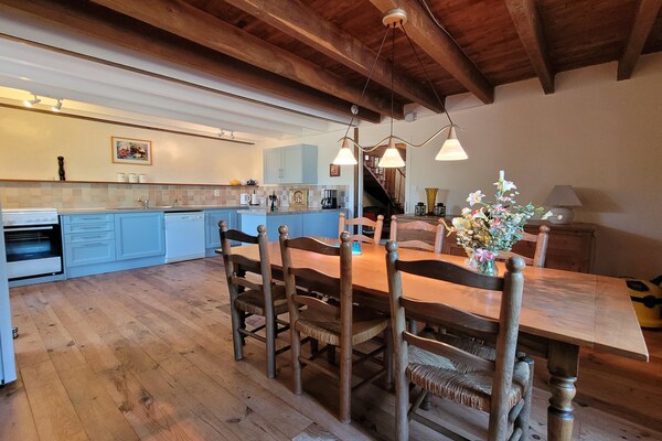 Foto van Authentieke gîte met terras en gedeeld zwembad. - Vakantiehuis in Saint-Saud-Lacoussière - DiningRoom