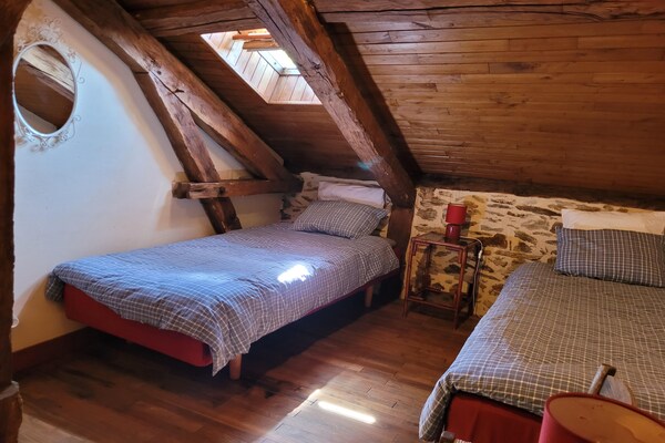 Foto van Authentieke gîte met terras en gedeeld zwembad. - Vakantiehuis in Saint-Saud-Lacoussière - BedRoom