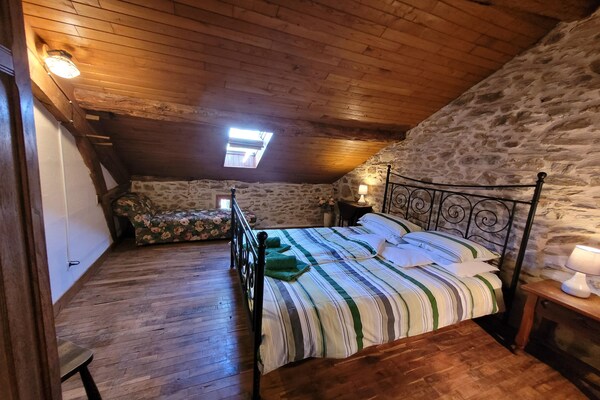 Foto van Authentieke gîte met terras en gedeeld zwembad. - Vakantiehuis in Saint-Saud-Lacoussière - BedRoom