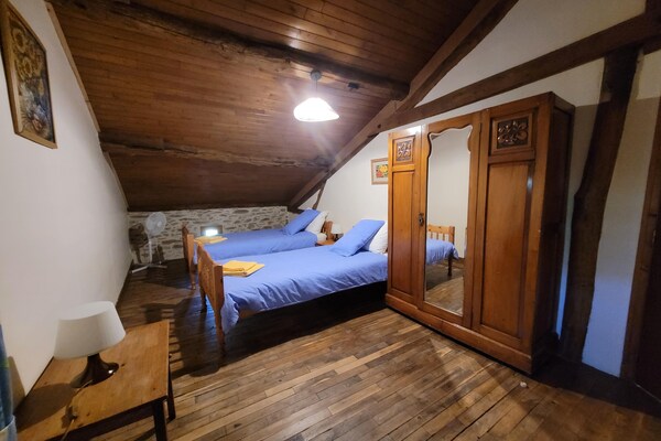 Foto van Authentieke gîte met terras en gedeeld zwembad. - Vakantiehuis in Saint-Saud-Lacoussière - BedRoom