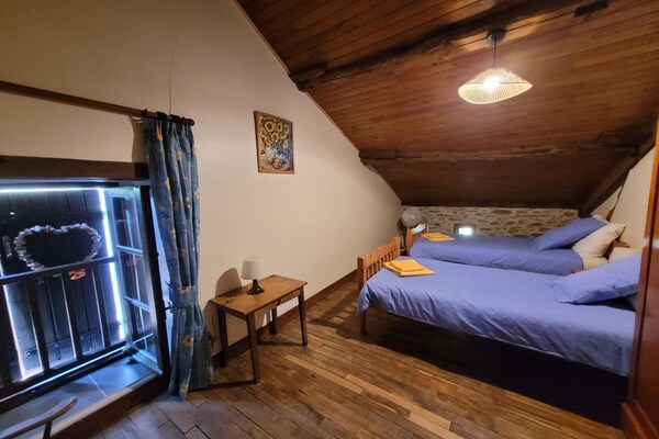 Foto van Authentieke gîte met terras en gedeeld zwembad. - Vakantiehuis in Saint-Saud-Lacoussière - BedRoom