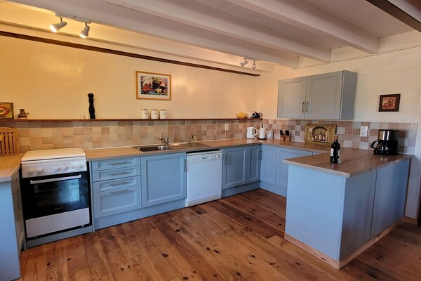 Foto van Authentieke gîte met terras en gedeeld zwembad. - Vakantiehuis in Saint-Saud-Lacoussière - Kitchen