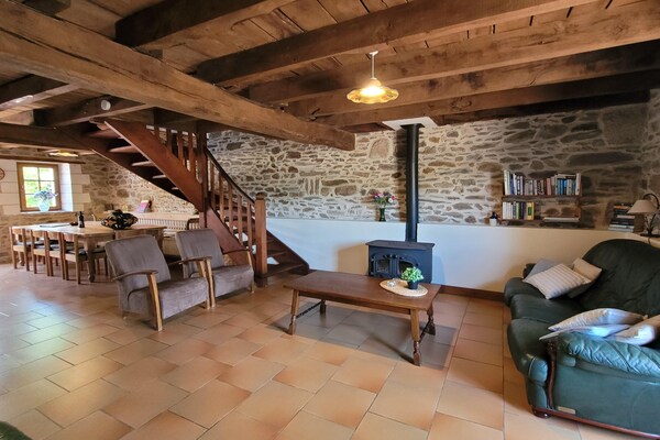 Foto van Authentieke, ruime gîte voor 10 personen - Vakantiehuis in Saint-Saud-Lacoussière - LivingRoom