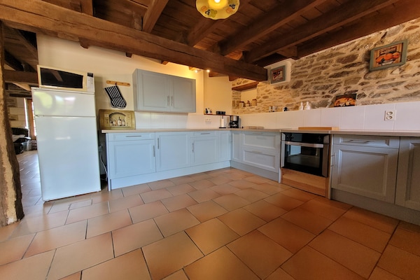 Foto van Authentieke, ruime gîte voor 10 personen - Vakantiehuis in Saint-Saud-Lacoussière - Kitchen