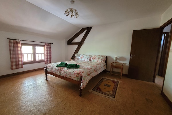 Foto van Authentieke, ruime gîte voor 10 personen - Vakantiehuis in Saint-Saud-Lacoussière - BedRoom