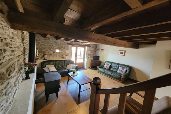 Foto van Authentieke, ruime gîte voor 10 personen - Vakantiehuis in Saint-Saud-Lacoussière - LivingRoom