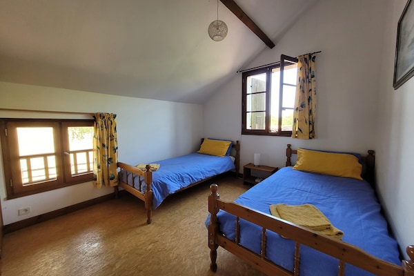 Foto van Authentieke, ruime gîte voor 10 personen - Vakantiehuis in Saint-Saud-Lacoussière - BedRoom