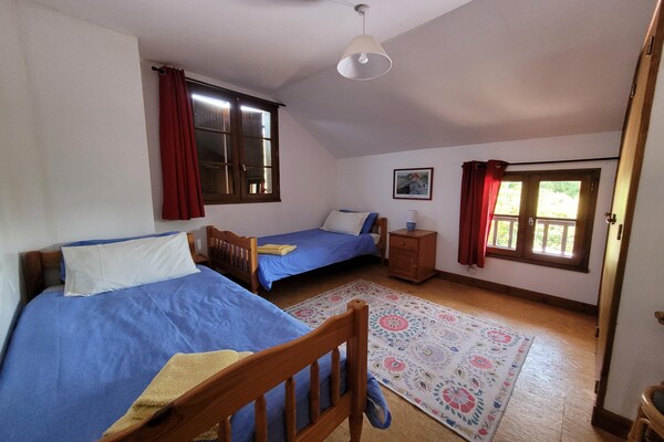 Foto van Authentieke, ruime gîte voor 10 personen - Vakantiehuis in Saint-Saud-Lacoussière - BedRoom