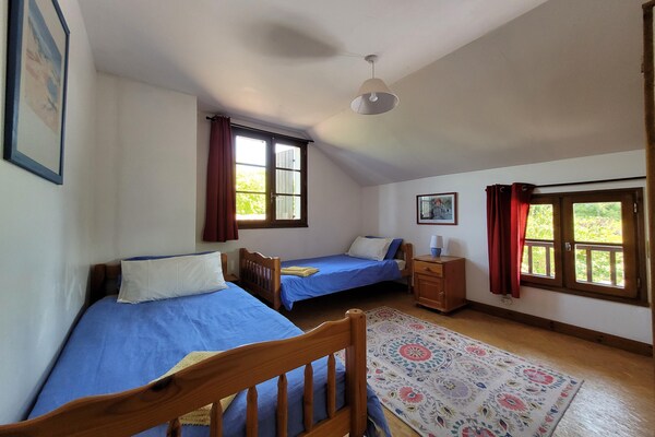 Foto van Authentieke, ruime gîte voor 10 personen - Vakantiehuis in Saint-Saud-Lacoussière - BedRoom