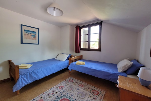 Foto van Authentieke, ruime gîte voor 10 personen - Vakantiehuis in Saint-Saud-Lacoussière - BedRoom